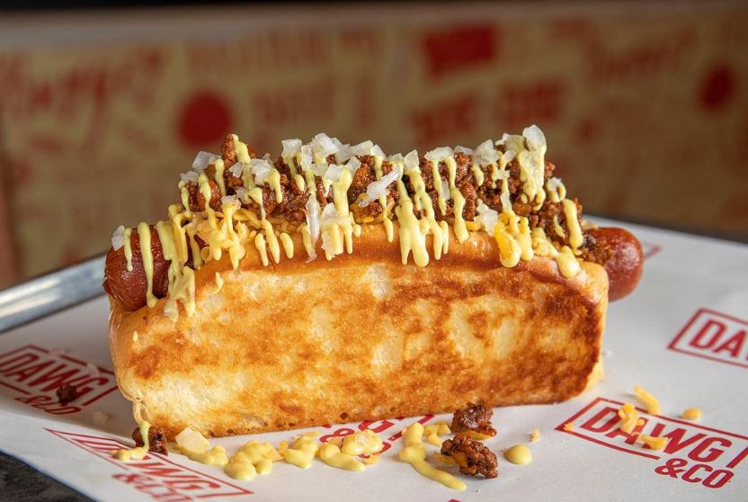 2. Dawg N' Co - Gourmet Extravaganza المطاعم الصويفية